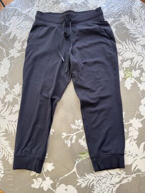 Lululemon black  Size 8 Cropped sweatpants